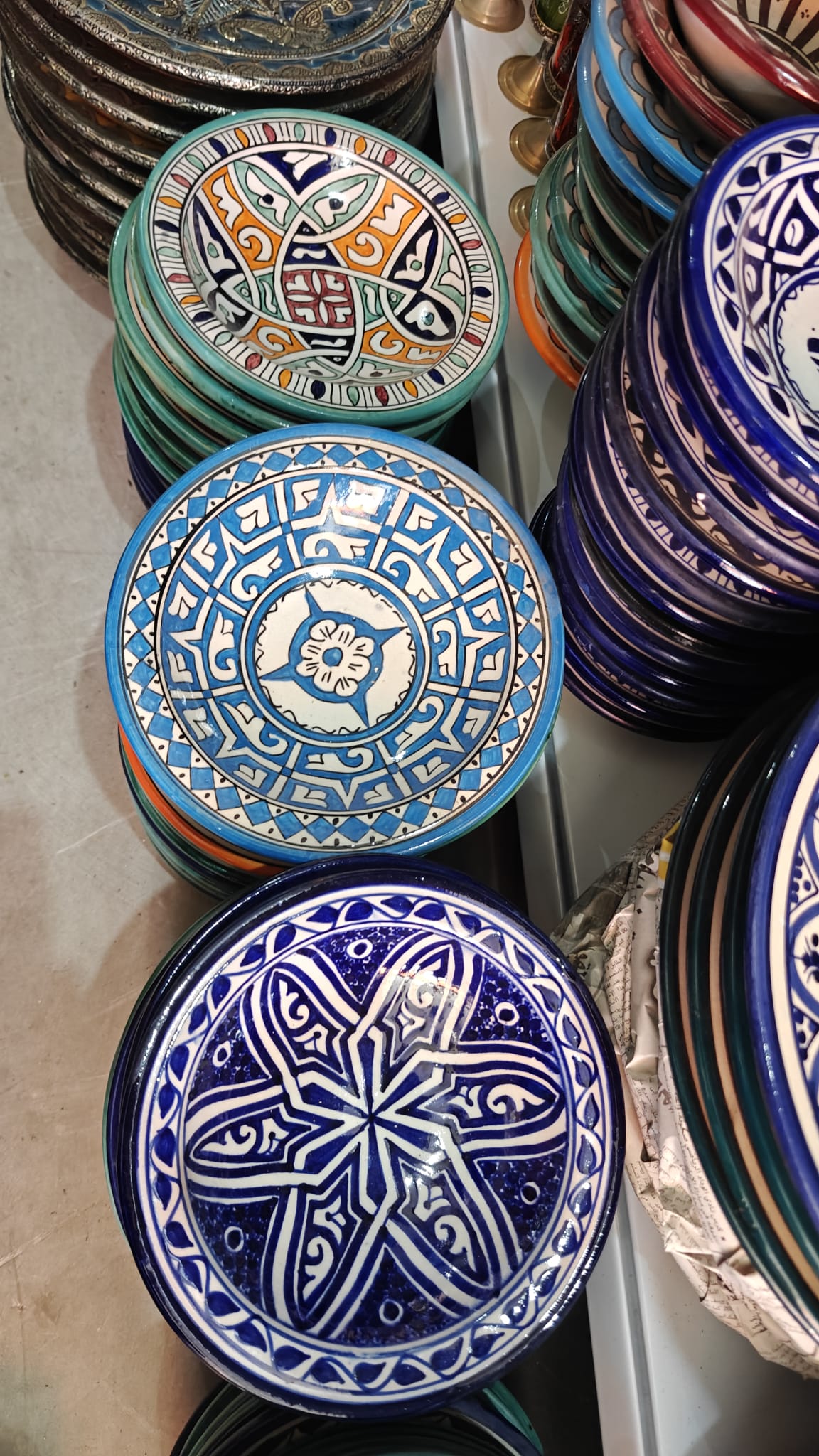 Plato Hondo Árabe Cerámica Fez Azul y Blanco - Pintado a Mano - Vajilla Marroquí Tradicional