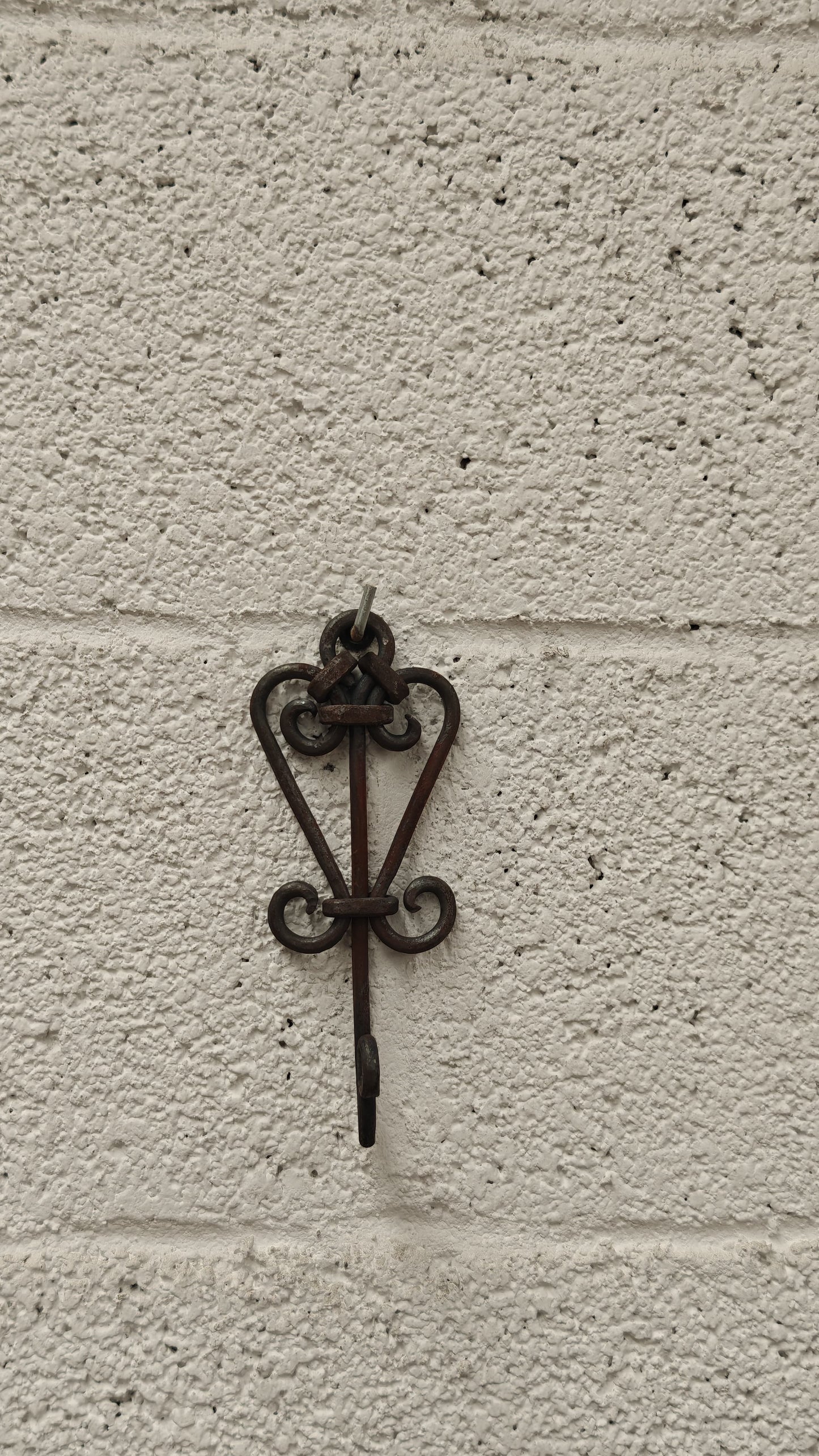 Colgador Pared Hierro Forjado Marroquí "Granada" – Diseño Flor de Lis - Decoración marroquí