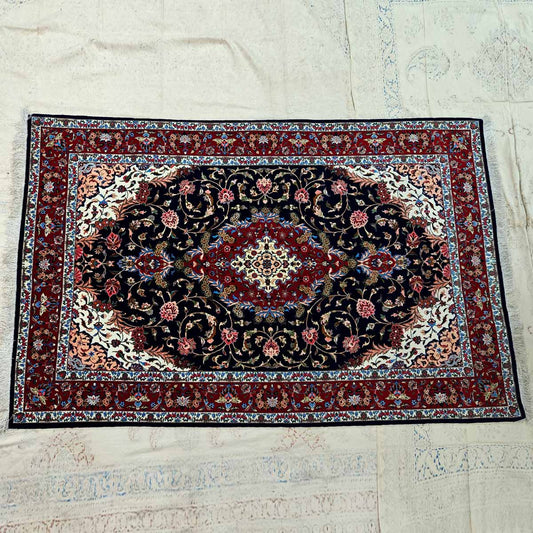Alfombra Persa Isfahan de Diseño Floral - Obra Maestra de la Artesanía Arábiga - Decoración Marroquí