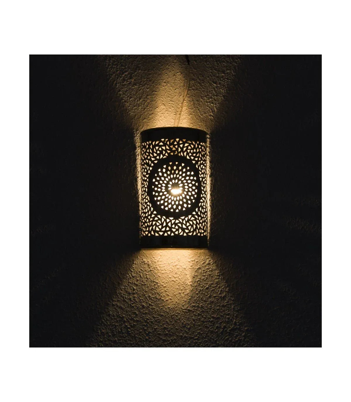 Aplique Árabe Cilindro Latón Dorado Artesanía Marroquí para Embellecer tus Paredes - Decoración marroquí artesanal y cosmética natural