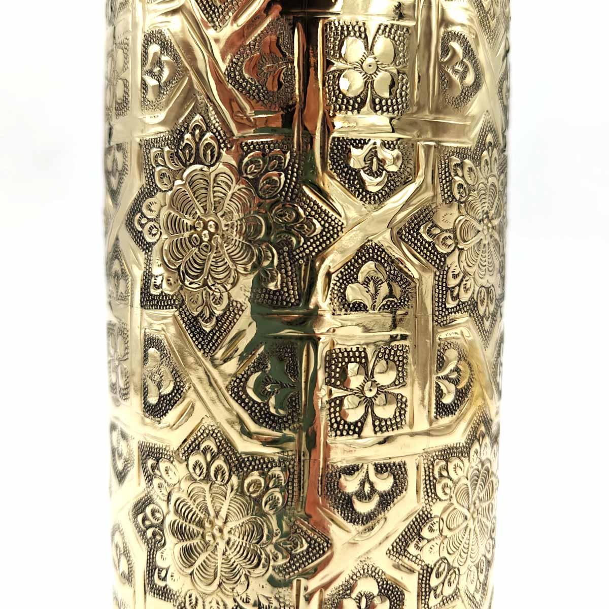 Escobilla para Baño de Latón Repujado – Artesanía Árabe Andalusí Hecha a Mano en Fez | Diseño Decorativo y Elegante | 37 cm x 12 cm - Decoración marroquí artesanal y cosmética natural