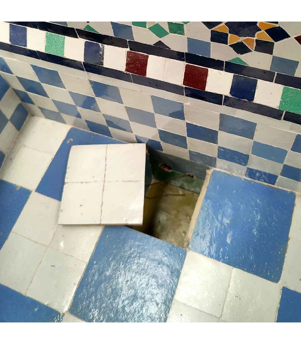 Fuente de Mosaico Morisco Andalusí - Modelo Al Karawi Kabir - Decoración marroquí artesanal y cosmética natural