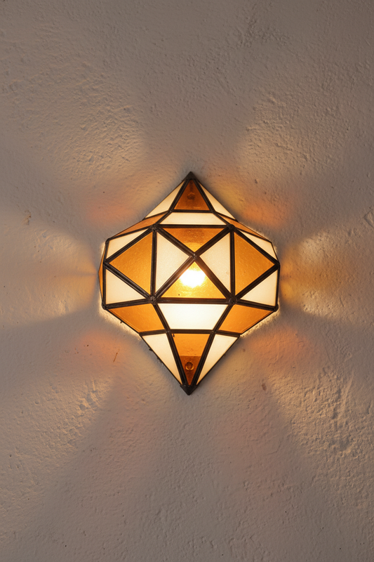 Aplique artesanal Yahra cristal blanco y mostaza ambiente andalusí