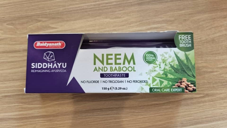 Neem- und Babool-Zahnpasta - Ayurvedischer Schutz 150g + Gratis Zahnbürste