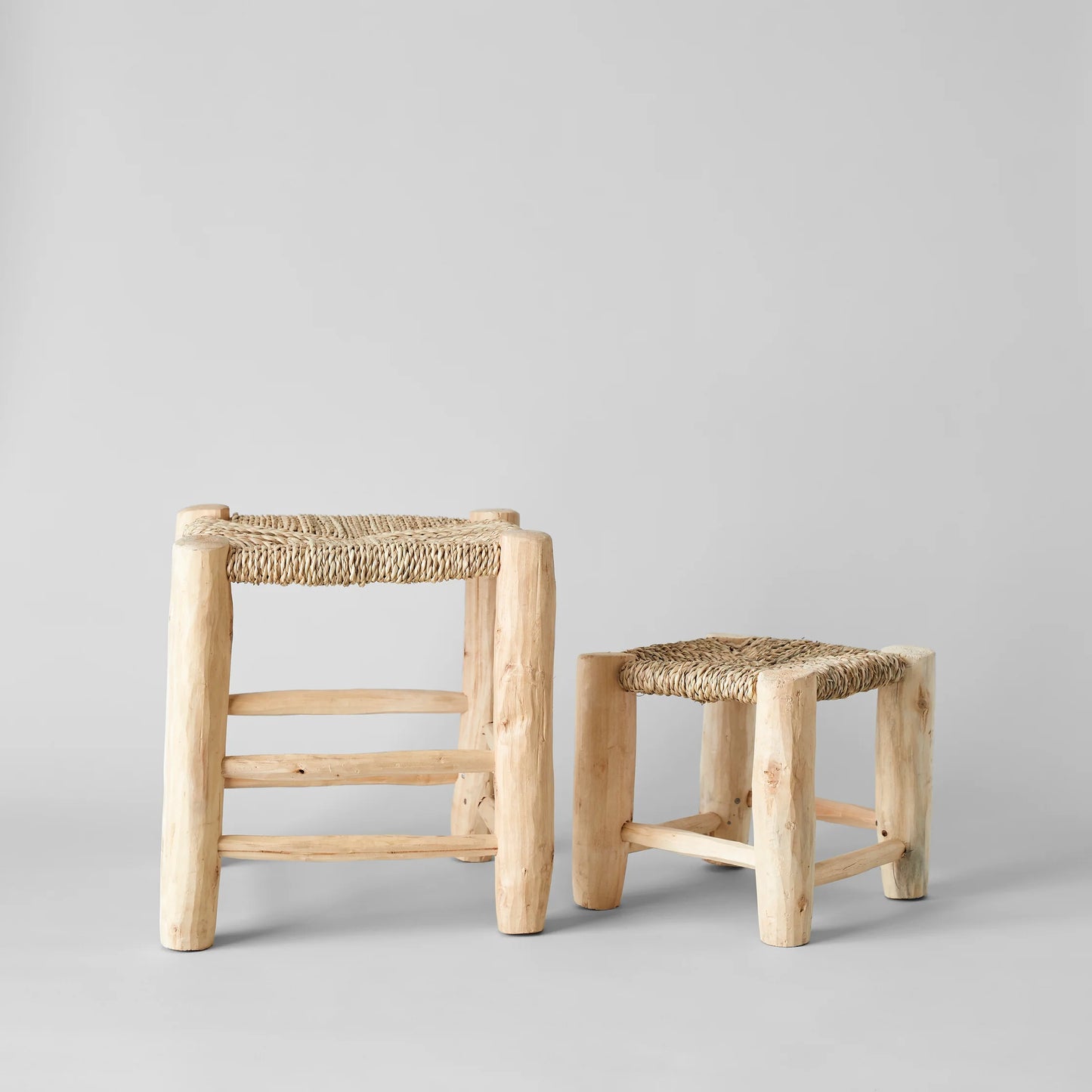 Tabouret artisanal en bois de citron et d'esparto - Style marocain rustique pour votre maison 