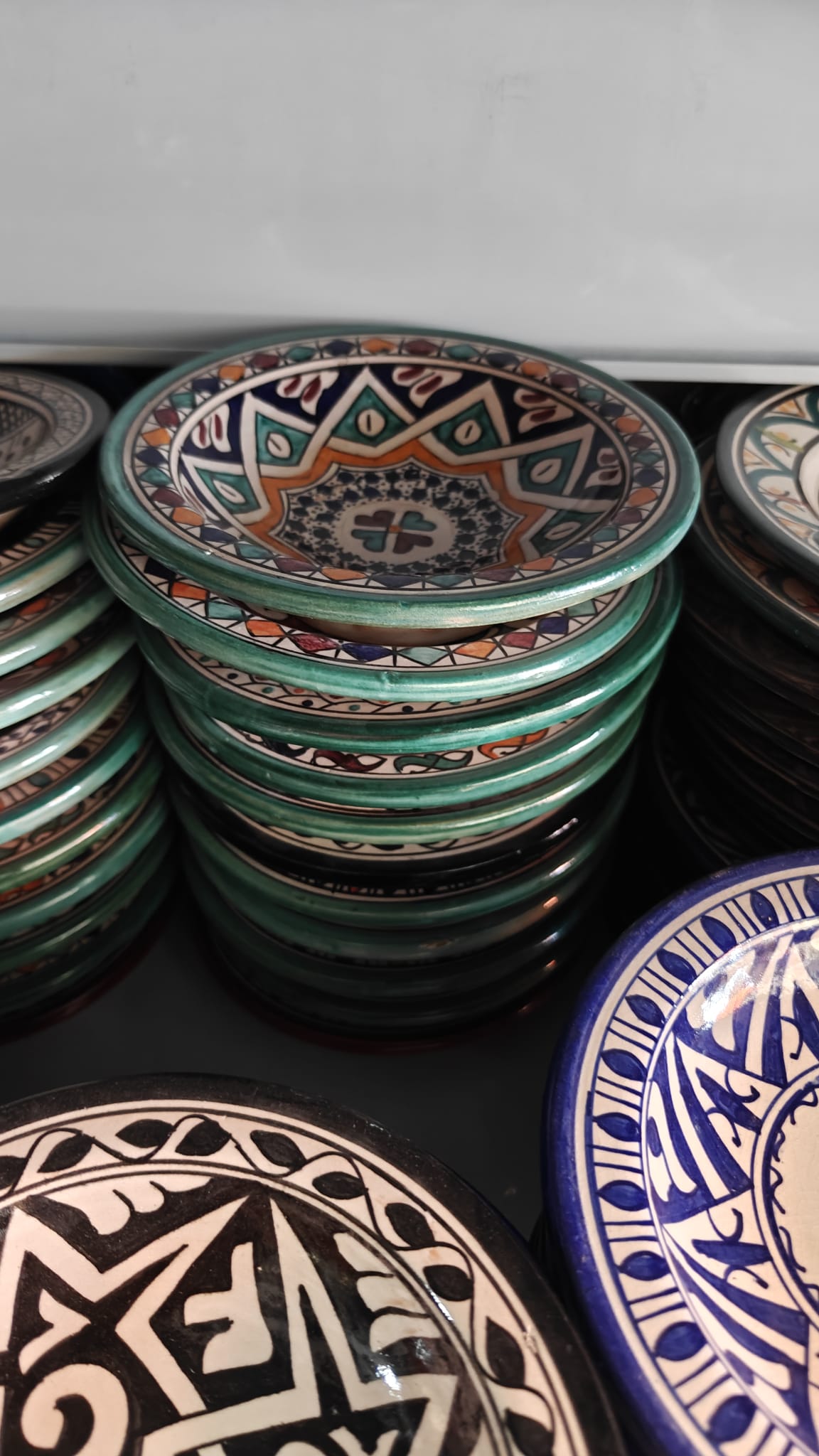 Plato Hondo Árabe Cerámica Fez Azul y Blanco - Pintado a Mano - Vajilla Marroquí Tradicional