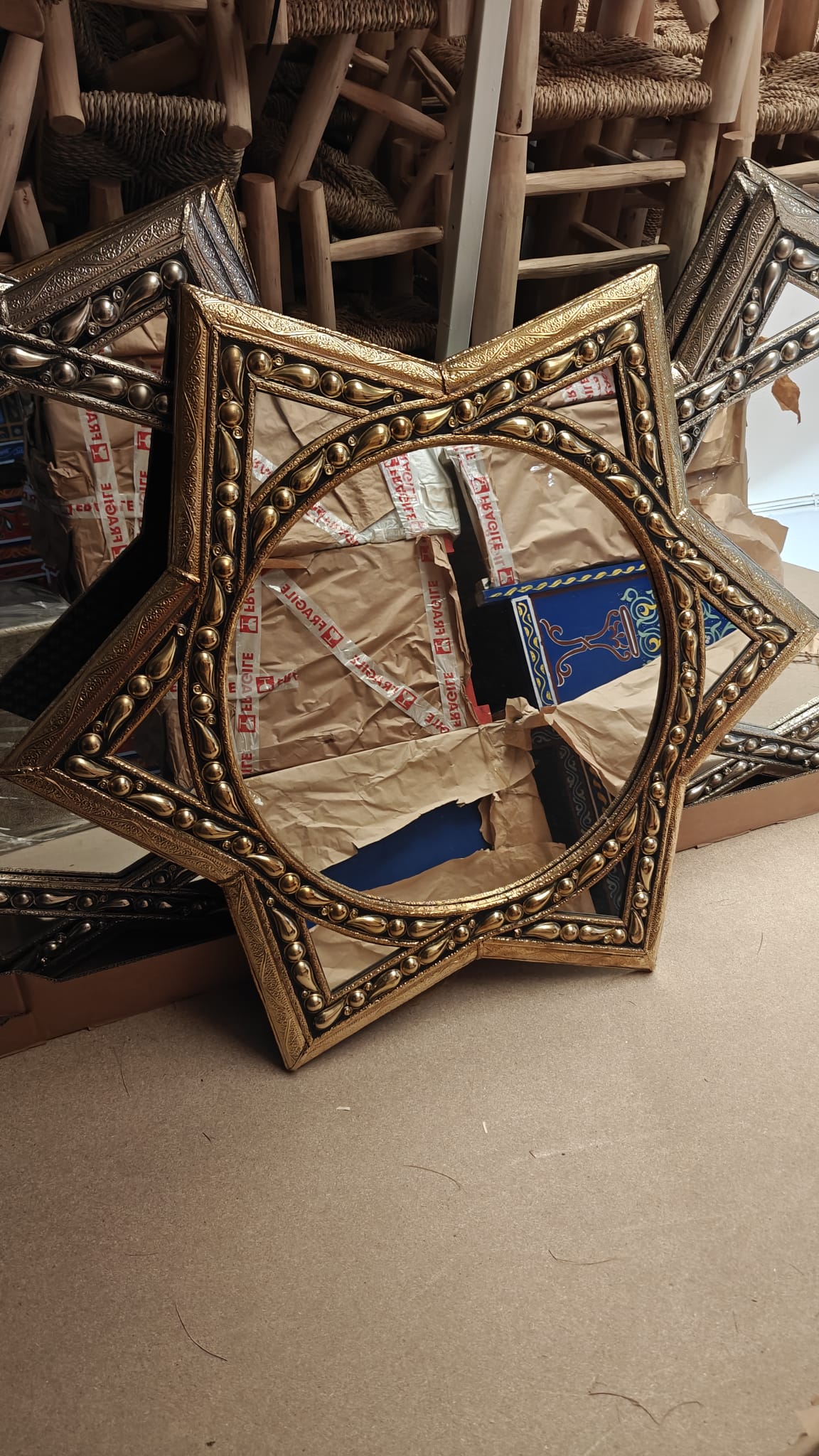 Espejo Marroquí Artesanal en Forma de Estrella – Marco Dorado 80cm