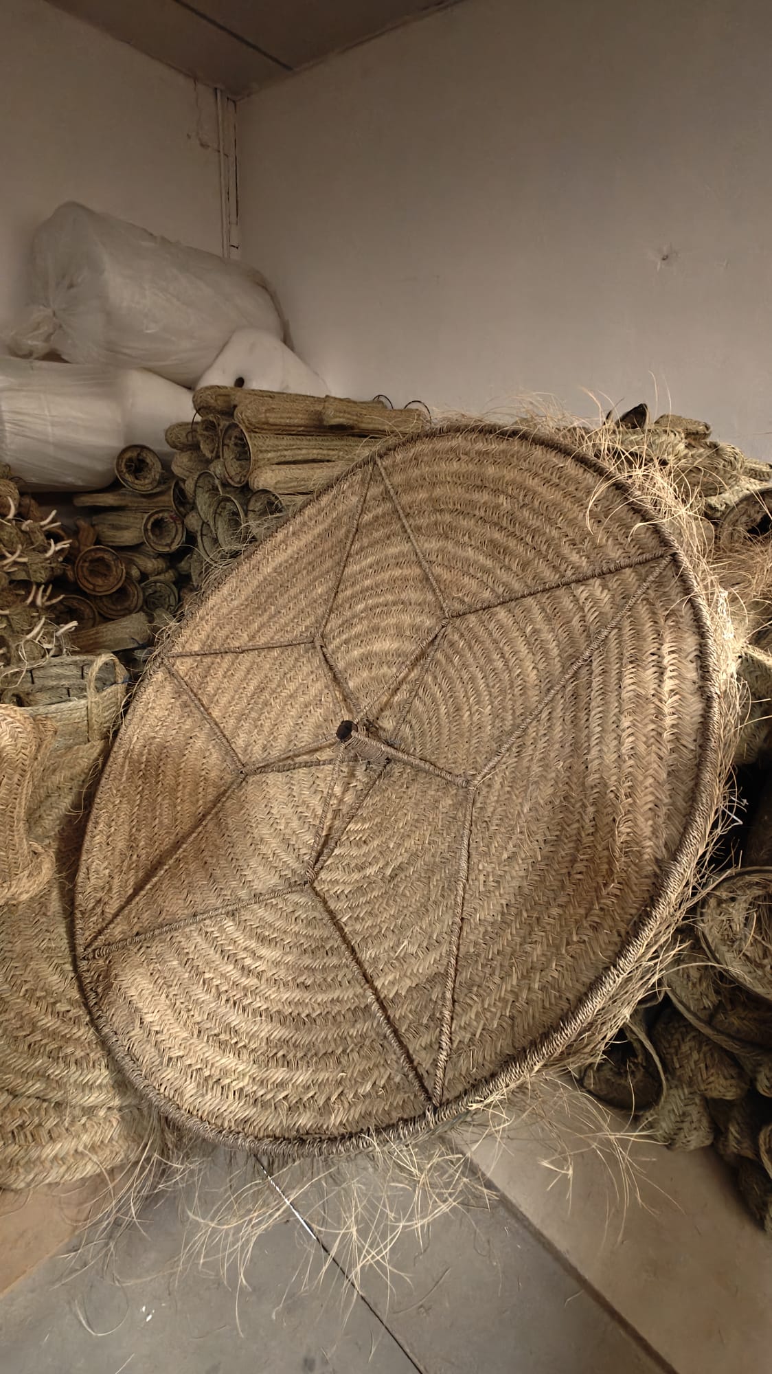Sombrilla de Esparto Artesanal 2m – Estructura de Hierro | Decoración Marroquí - Decoración marroquí