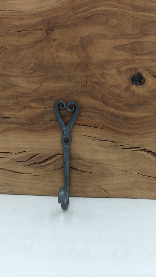 Colgador Pared Hierro Forjado Marroquí "Xauen" – Diseño Corazón