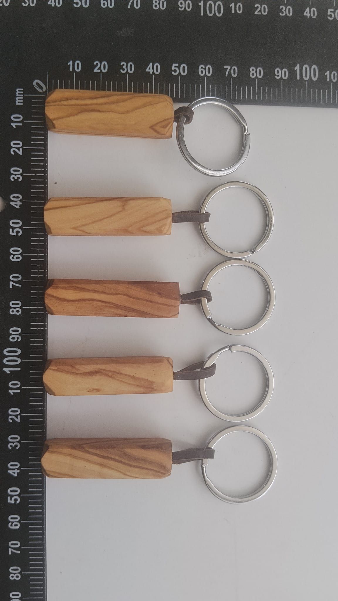 Llavero Artesanal de Madera de Olivo - Hecho a Mano - Personalizable con Grabado Láser - Decoración marroquí