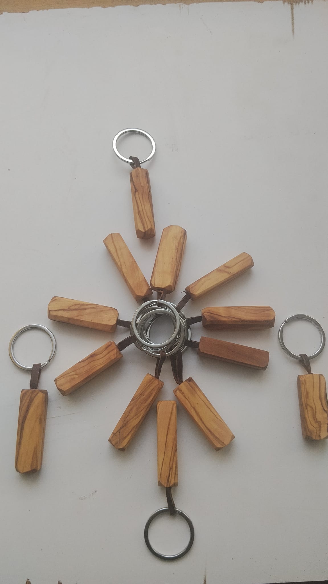 Llavero Artesanal de Madera de Olivo - Hecho a Mano - Personalizable con Grabado Láser - Decoración marroquí