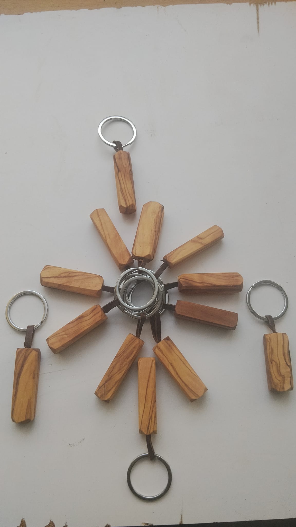 Llavero Artesanal de Madera de Olivo - Hecho a Mano - Personalizable con Grabado Láser - Decoración marroquí