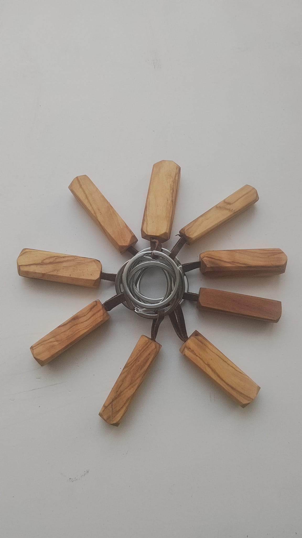 Llavero Artesanal de Madera de Olivo - Hecho a Mano - Personalizable con Grabado Láser - Decoración marroquí