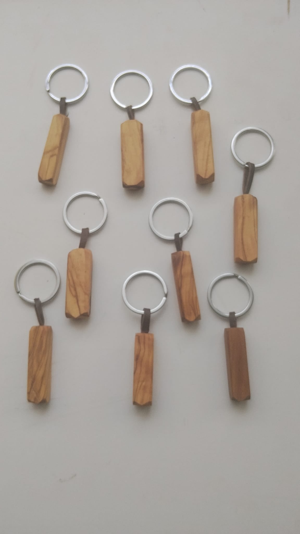 Llavero Artesanal de Madera de Olivo - Hecho a Mano - Personalizable con Grabado Láser - Decoración marroquí