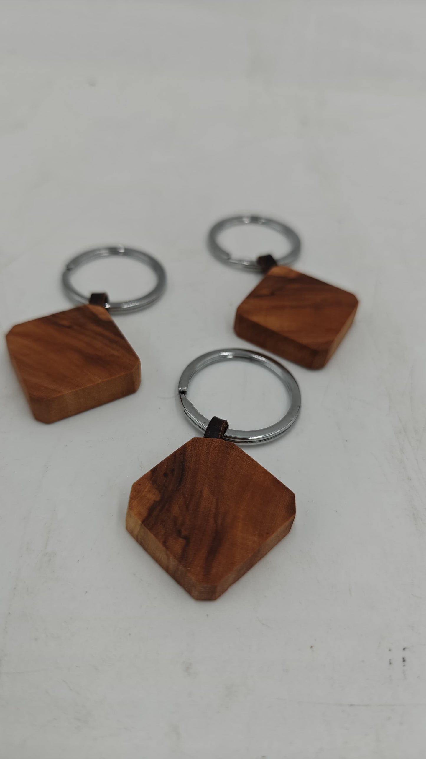 Llavero Artesanal de Madera de Olivo - Rombo - Hecho a Mano - Personalizable con Grabado Láser - Decoración marroquí