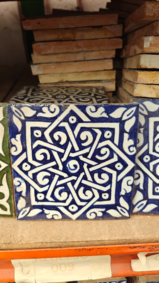 Azulejo Andalusí 'Nudo Azul' – Zellige 15x15 cm – Cerámica Artesanal Marroquí - Decoración marroquí