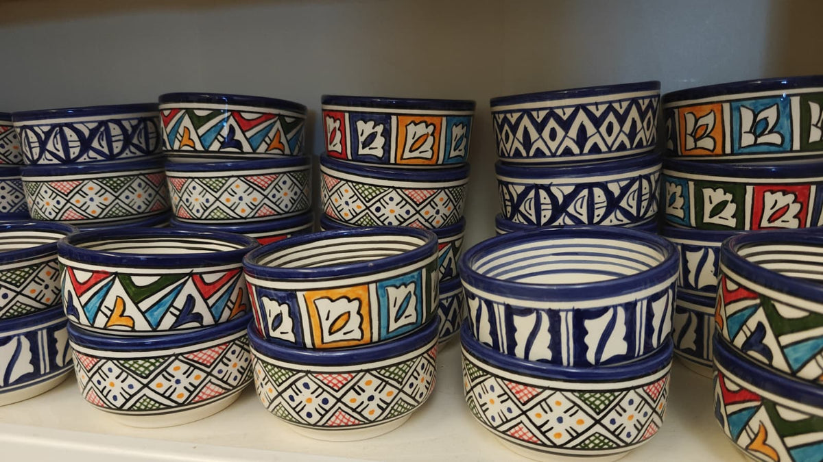 Cuenco Fez artesanal visto desde arriba con decoración geométrica pintada a mano