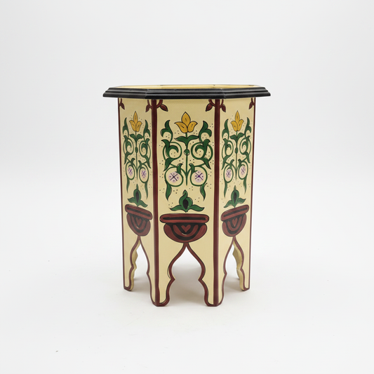 Mesa auxiliar octogonal marroquí beige y verde fondo blanco