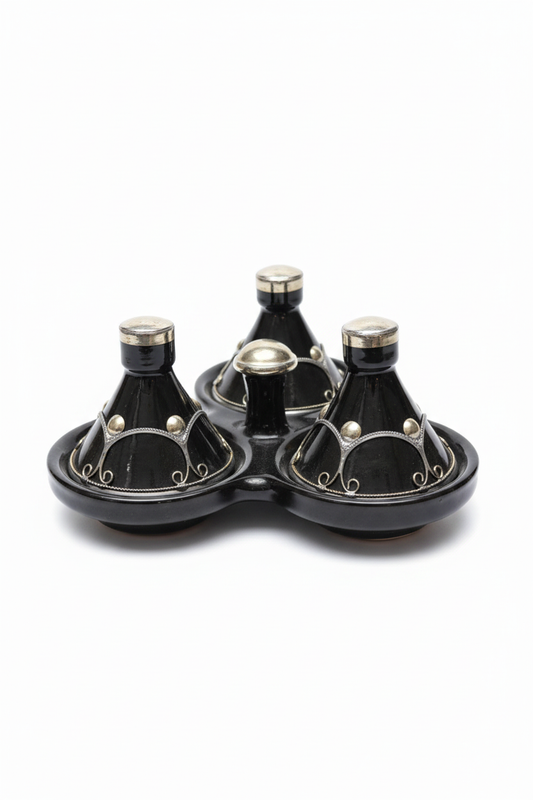 Tajines mini especieros triples de cerámica esmaltada con decoración de alpaca y colores surtidos sobre fondo blanco