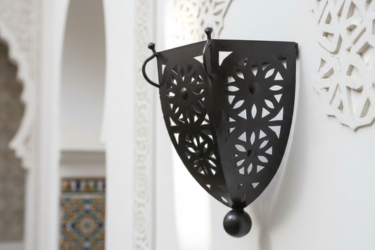 Aplique MAGREBI hierro calado instalado ambiente día - decoración árabe marroquí