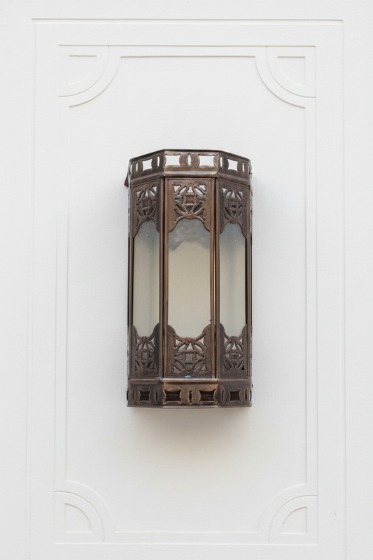 Aplique Mini Alcazaba cristal transparente en pared andalusí minimalista - decoración árabe interior