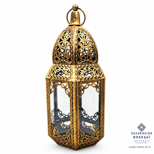 Farol portavelas Roseta dorado envejecido de 35 cm con cúpula calada sobre fondo blanco