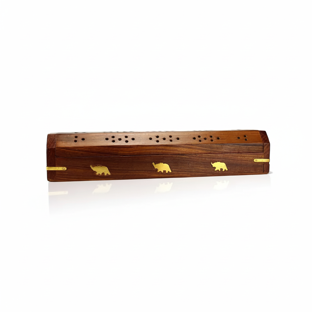 Incensario baul madera tallada con incrustaciones elefantes dorados sobre fondo blanco - quemador varillas conos 30cm