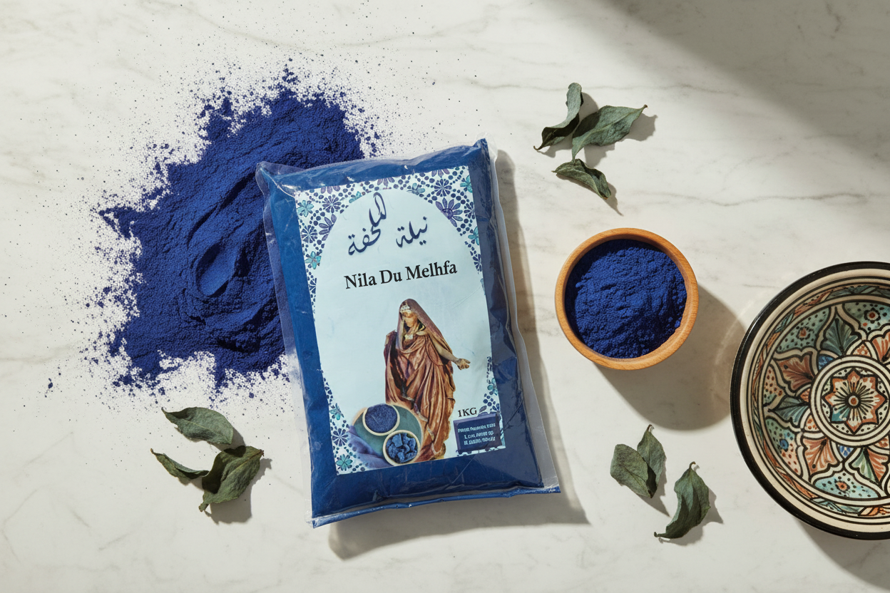 Polvo de nila índigo azul en cuenco marroquí - ritual hammam tradicional