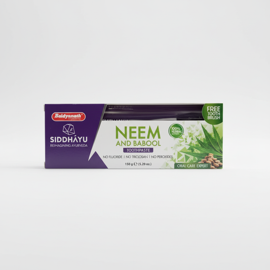 Pasta dental Neem y Babool Sidhayu 150g con cepillo gratis - Fondo blanco profesional con iluminación de estudio, caja morada y verde
