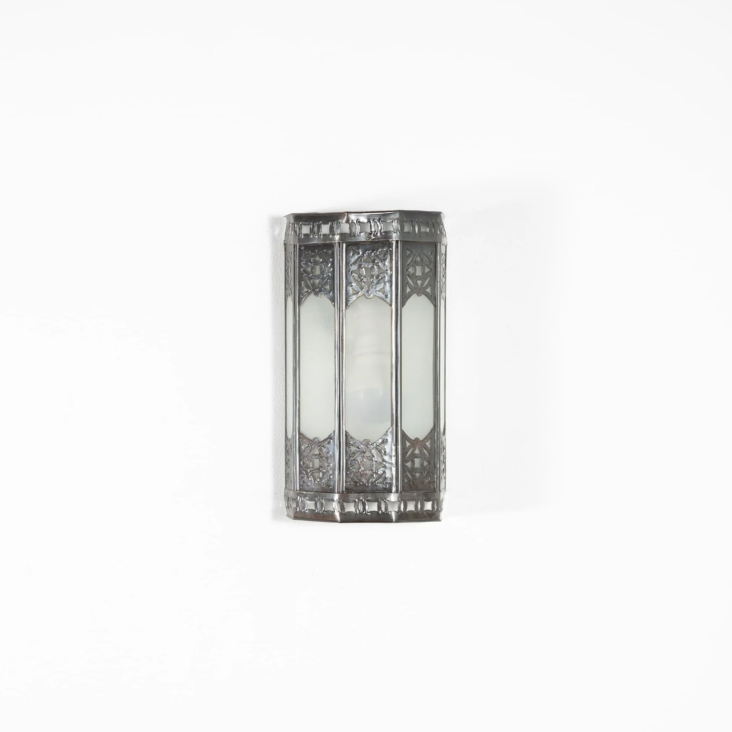 Aplique Mini Alcazaba - Lámpara Árabe de Pared Artesanal | Forja y Cristal Blanco 22cm