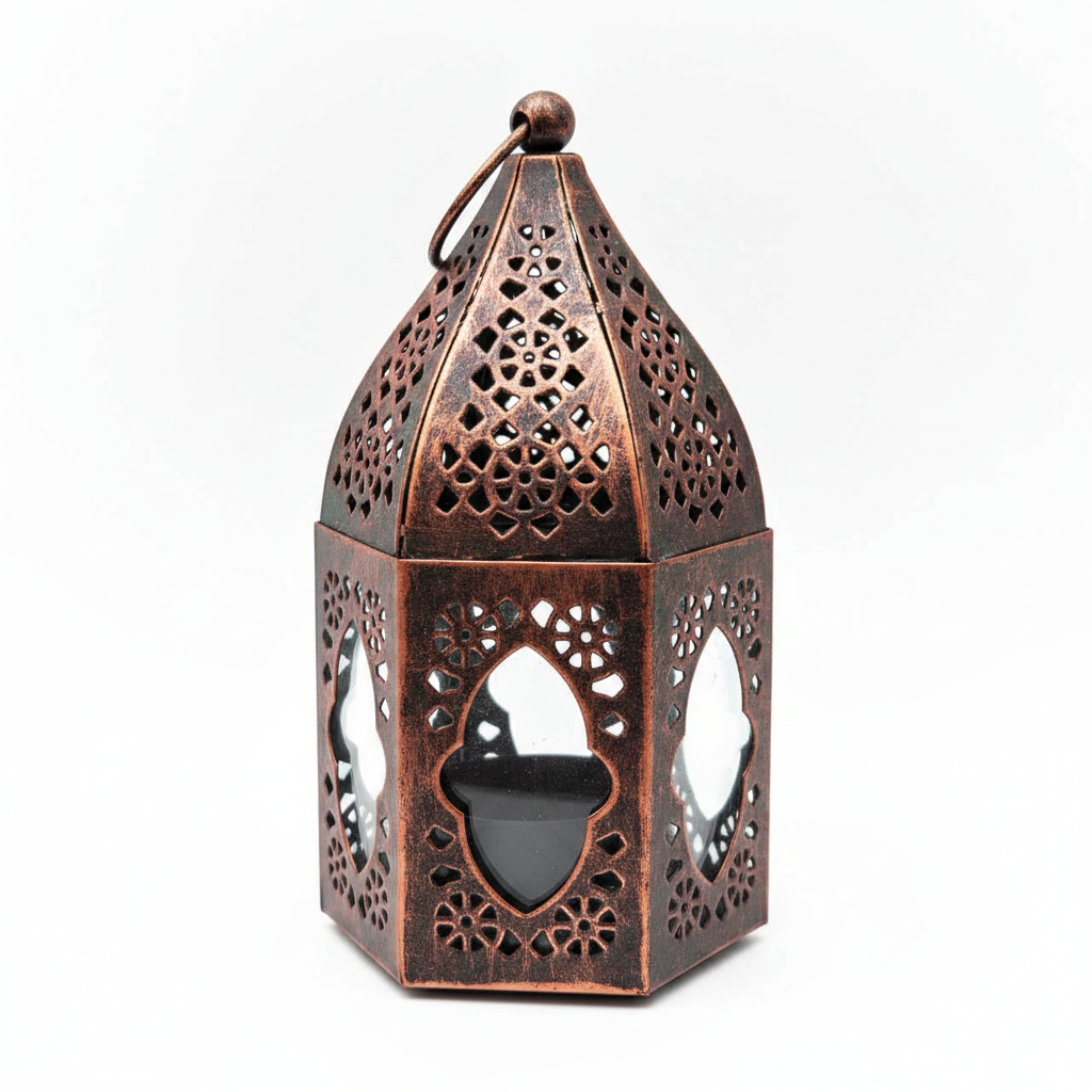 Farolillo árabe calado cobre envejecido fondo blanco, producto artesanal marroquí Modelo Kadiman