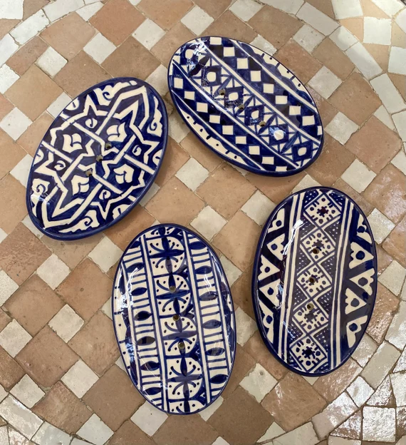 Jaboneras marroquíes artesanales de cerámica con diseños y colores surtidos