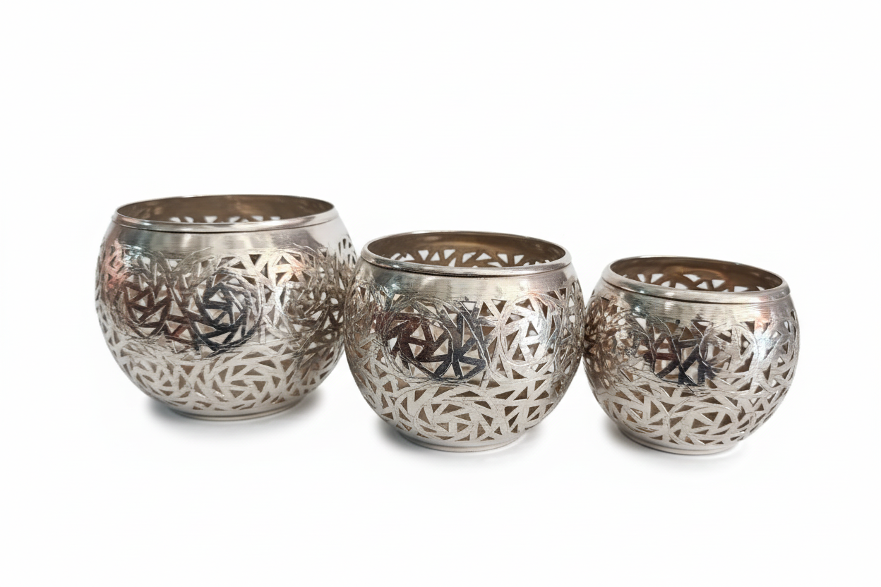 Set de 3 portavelas de latón calado marroquí plateados - Tallados a mano con diseños geométricos islámicos