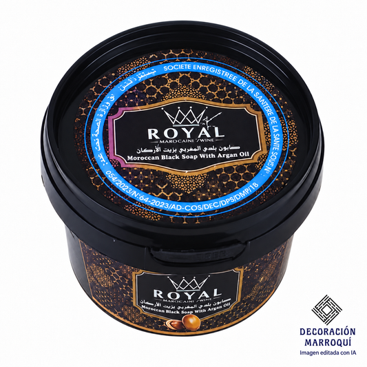 Jabón negro Beldi Royal con aceite de argán, 250 g, sobre fondo blanco. Logo Decoración Marroquí e imagen editada con IA.