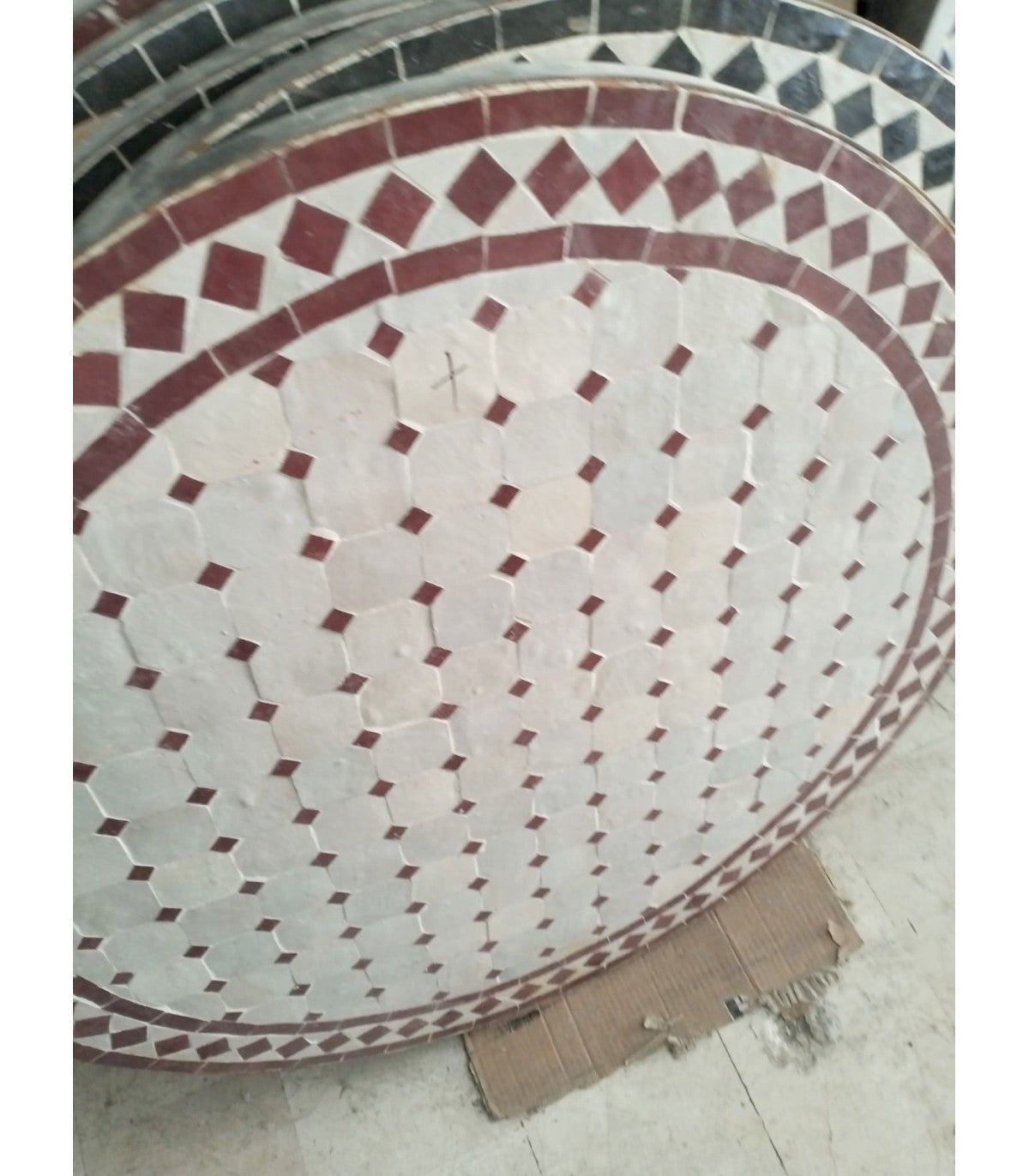 Mesa de Mosaico Marroquí Redonda para Jardín y Terraza – Zellige Granate - Decoración marroquí