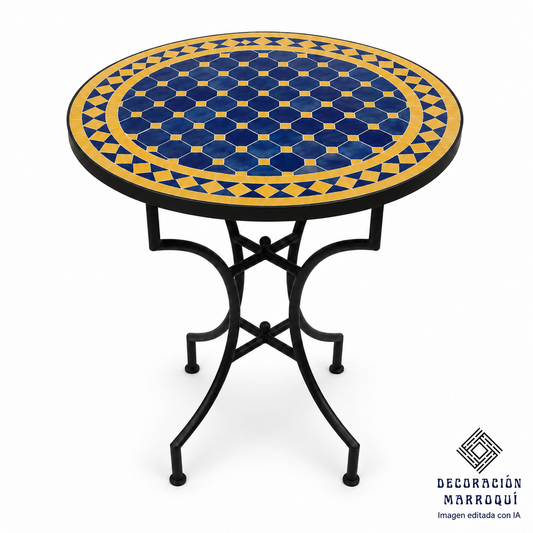 Recreación con IA de mesa redonda de mosaico azul y amarillo con patas negras, sobre fondo blanco