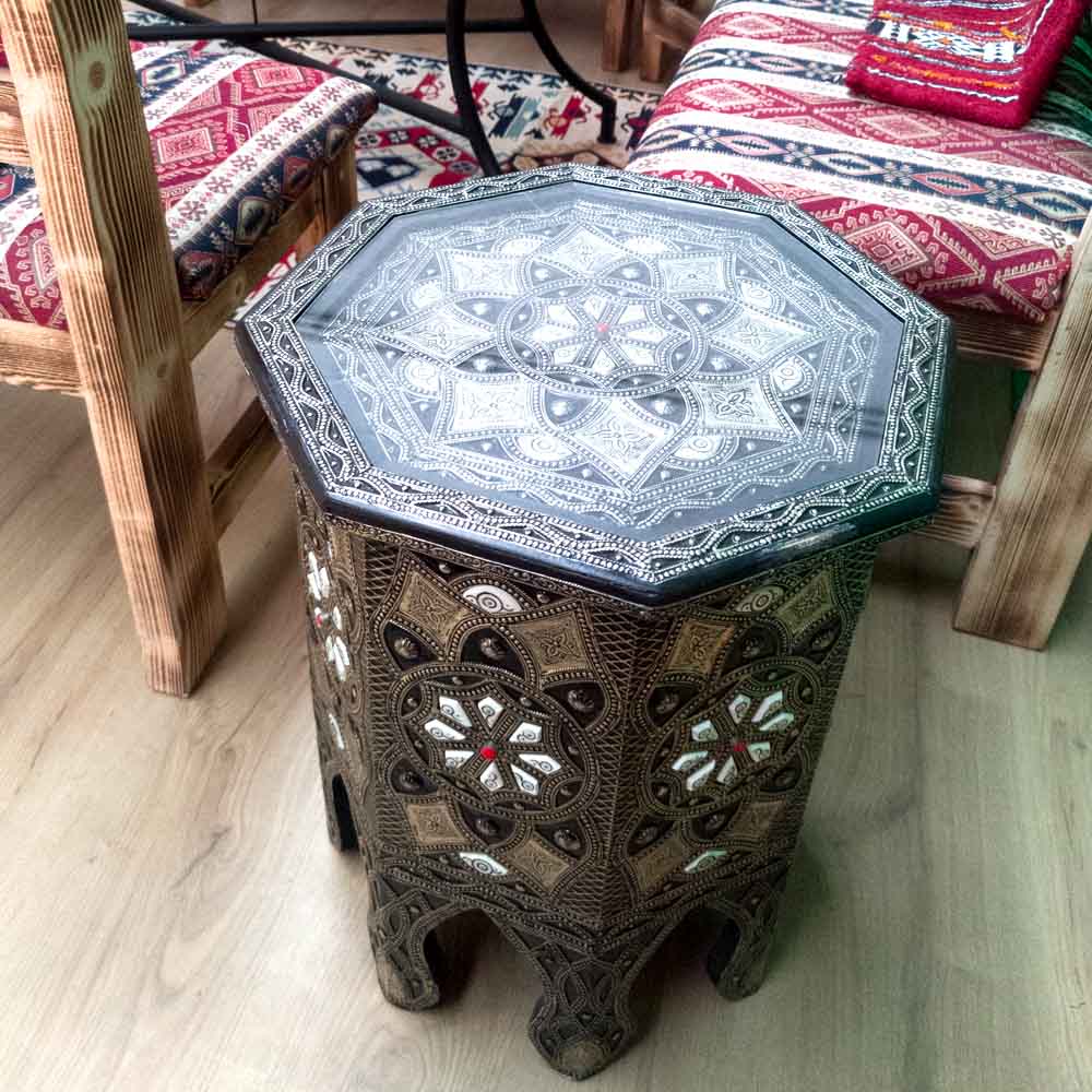 Table d'Appoint Marocaine en Bois, Os et Alpaga en Relief - Modèle Merzouga : Élégance et Art Marocain Exquis !