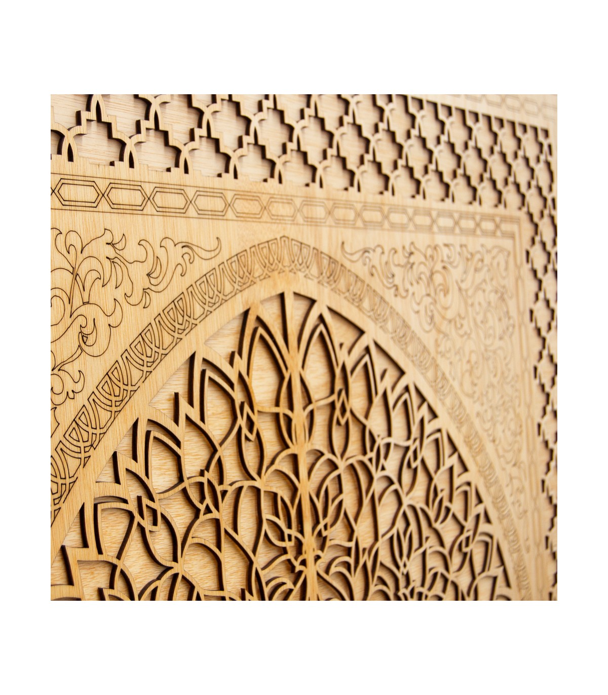 Magia Oriental en tu Hogar: Celosía Decorativa Puerta Sultán de Madera - 100 x 88 cm