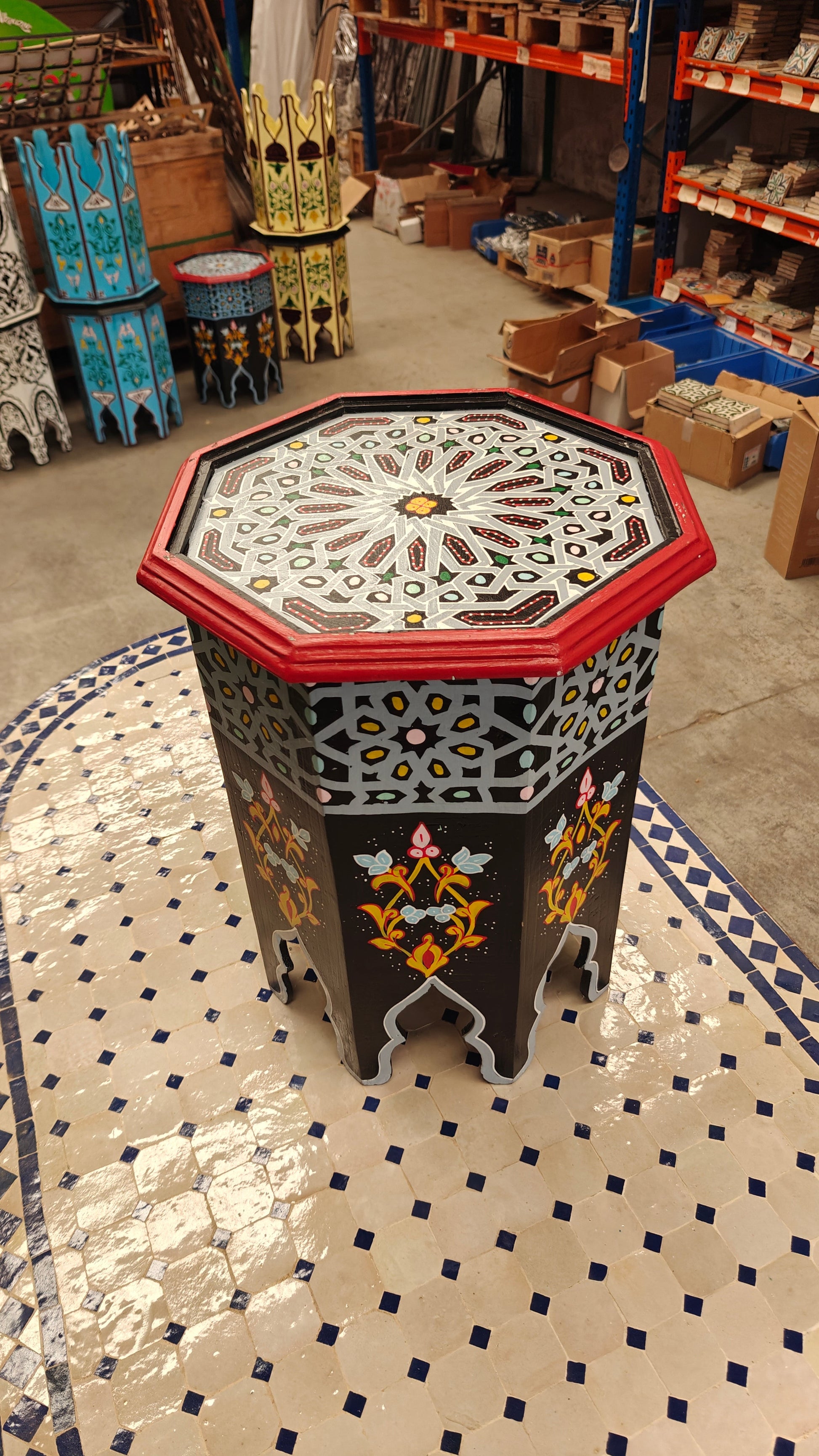 Mesa auxiliar octogonal marroquí pintada a mano - Negra y Roja - Decoración marroquí