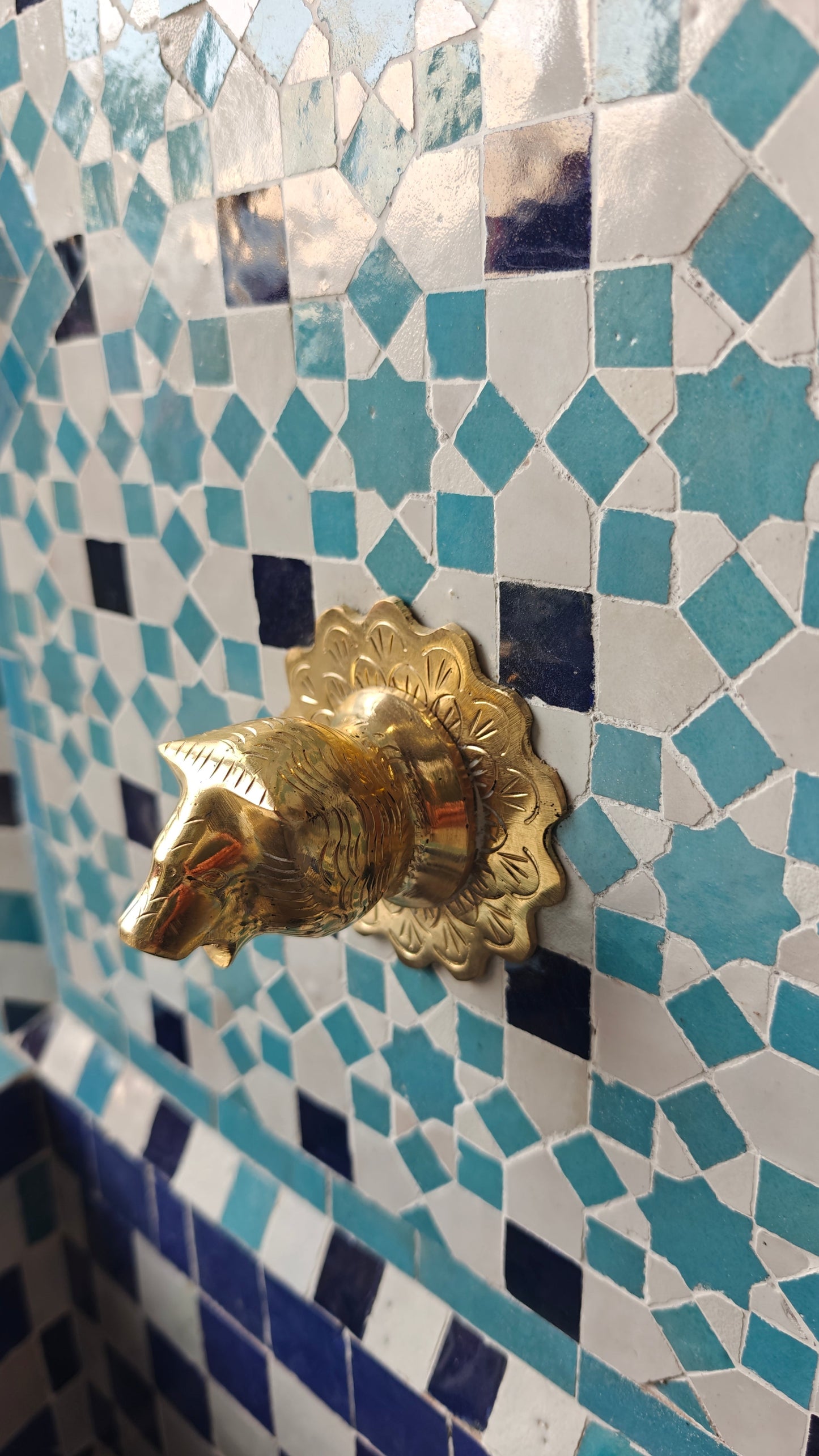 Fuente de Mosaico Marroquí de Pared – Zellige de Fez | 100 x 60 cm