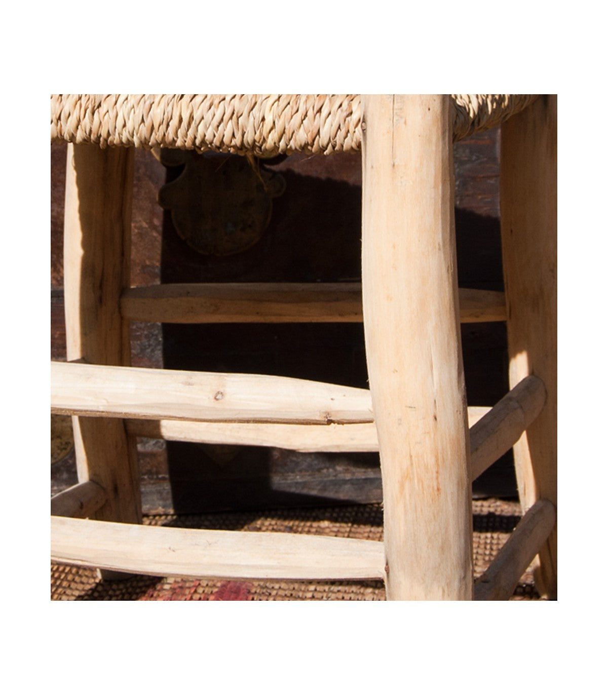 Tabouret artisanal en bois de citron et d'esparto - Style marocain rustique pour votre maison 