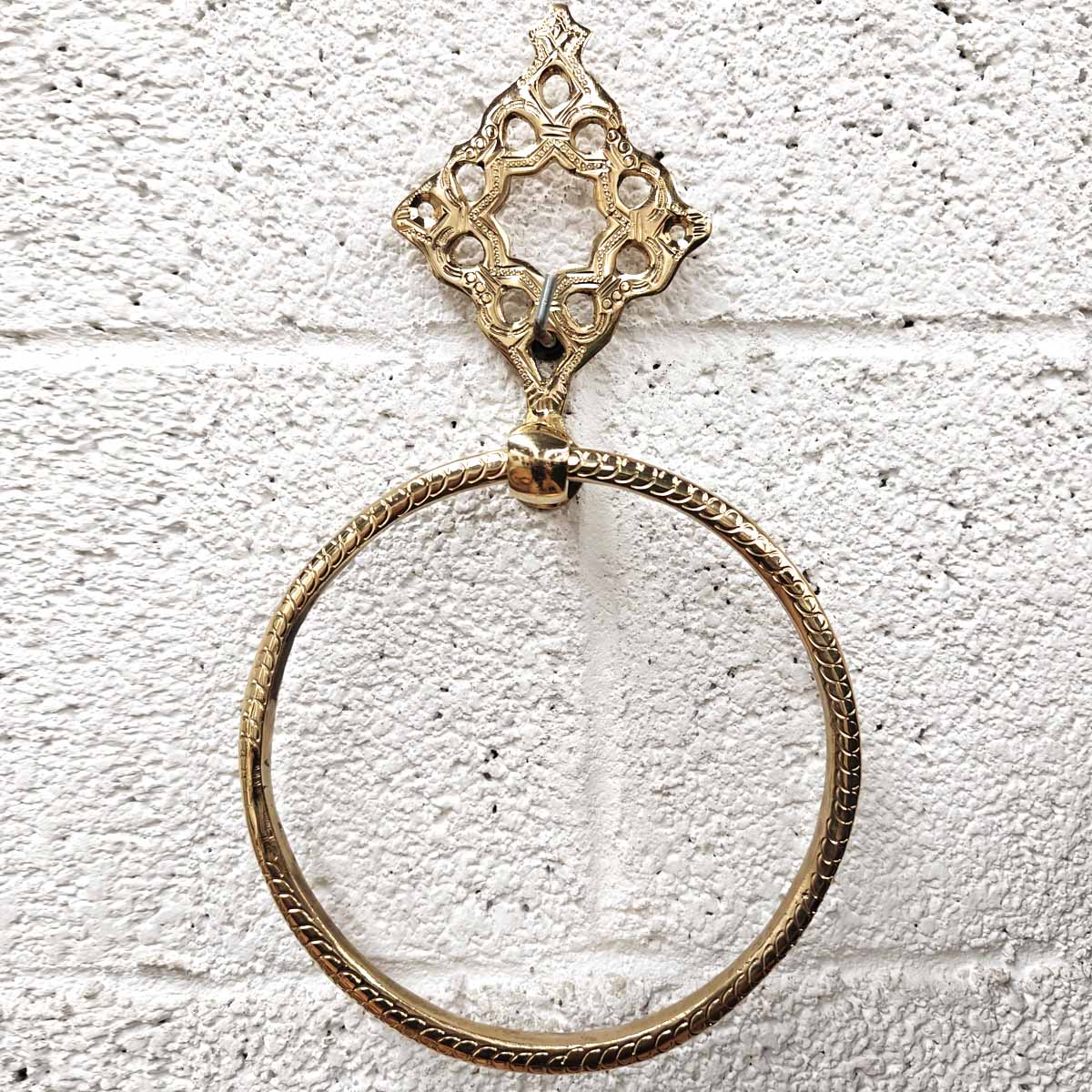 Round Towel Rack in Golden Brass - Moroccan Crafts and Andalusian Decoration